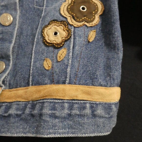 NANETTE | 12 months | Snap Button Closure Denim Jacket W/ Butterfly & Flowers - Picture 10 of 16